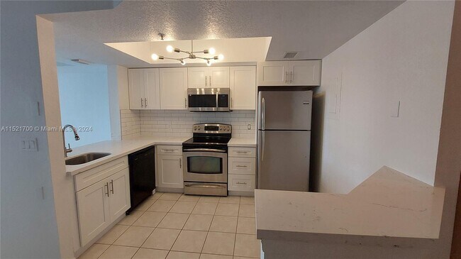 Building Photo - 711 SW 148th Ave