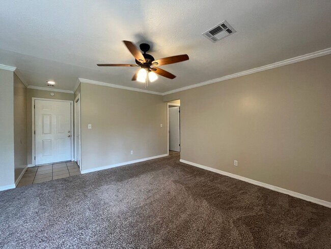 Foto del edificio - 3 Bedroom 2 Bathroom House!