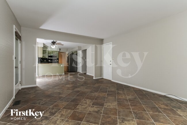 Foto del edificio - 6012 Kingsgate Dr