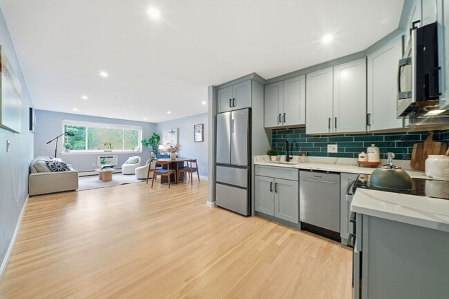 Building Photo - 20 Radcliffe Rd