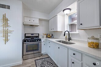 1BR, 1BA - 625SF - Kitchen - Gardens At Westgate
