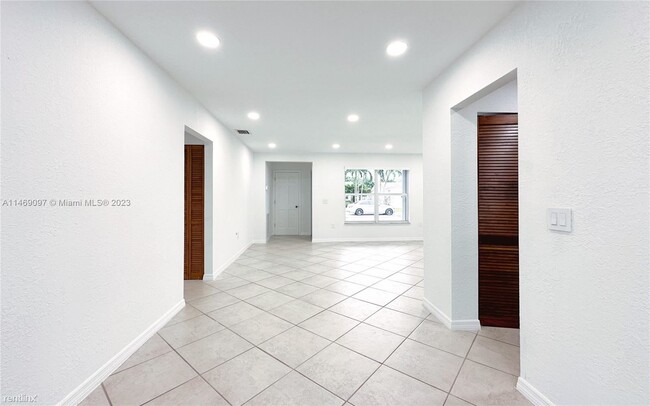 Building Photo - 3 br, 2 bath House - 8440 NW 4th St