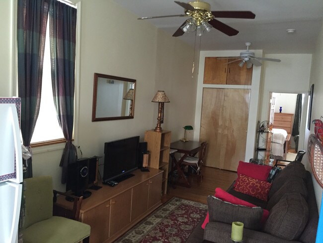 Sala de estar - 2311 41st St