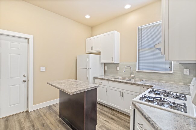 Foto del edificio - 2716 N Murray Ave