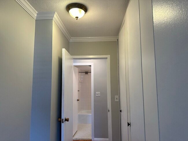 Building Photo - 10 Whittier Pl