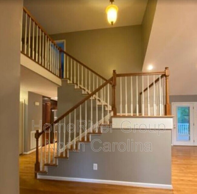 Building Photo - 142 Sawgrass Ln S