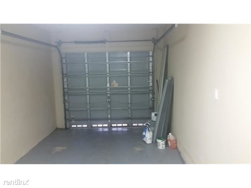 Building Photo - 8422 NW 40th Ct