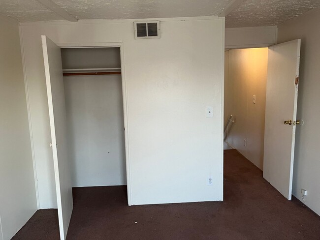Building Photo - BROOKSTON...2 Bedroom 1 Bath