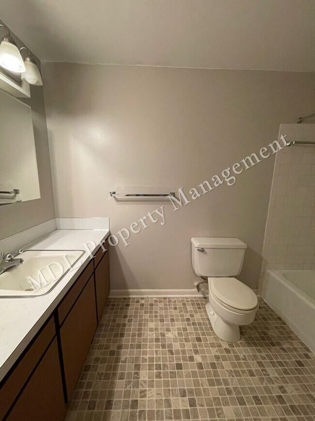 Foto del edificio - 121 N Woodbridge St