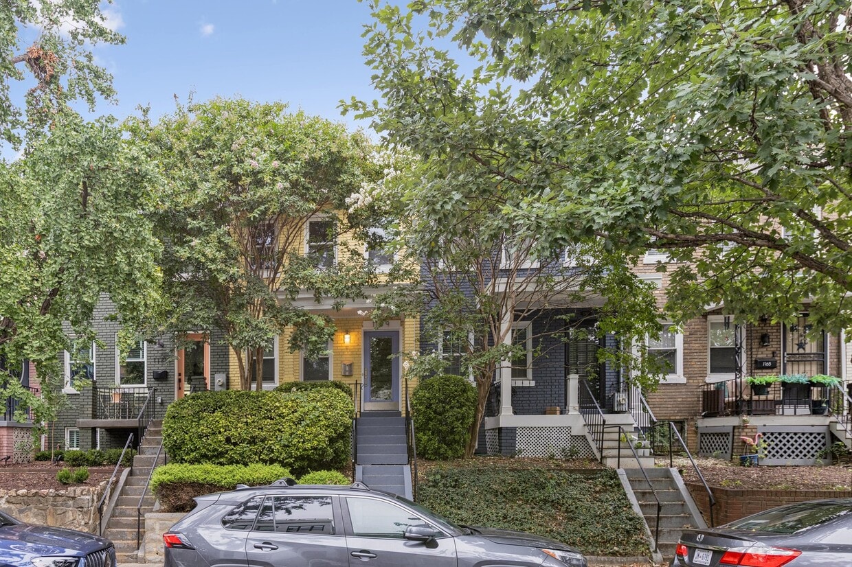 Primary Photo - 1169 Abbey Pl NE