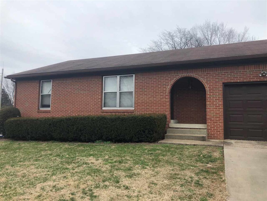 Primary Photo - 176 Lovers Ln