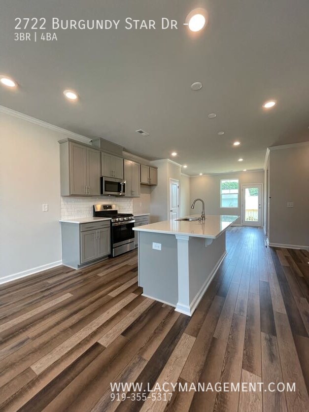 Building Photo - 2722 Burgundy St