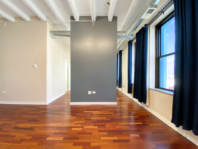 Building Photo - 4015 N Milwaukee Ave