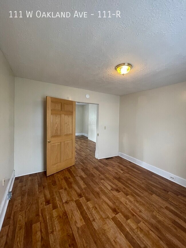 Building Photo - 3 Bedroom Right Next to Campus!