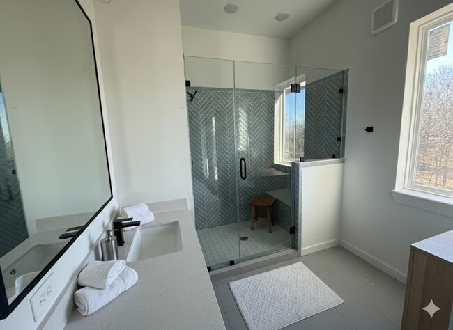 Foto del edificio - 2000 Riverside Farms Rd