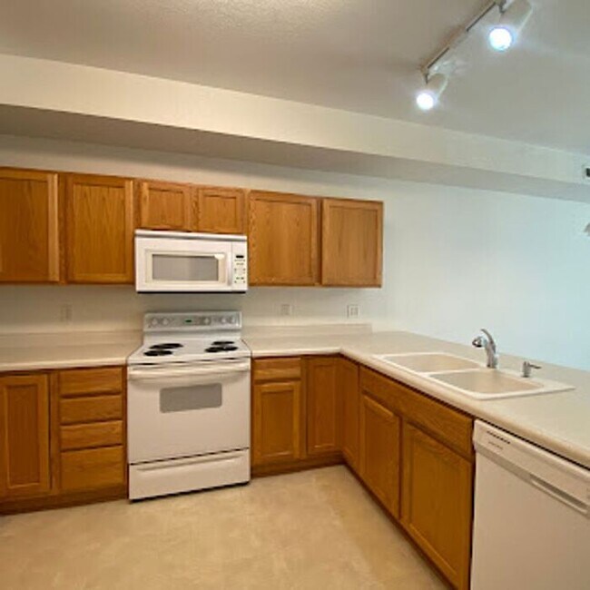 Foto del edificio - $1550 | 3 Bedroom, 2 Bathroom House | PET ...