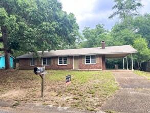 Building Photo - 1104 Garland Dr
