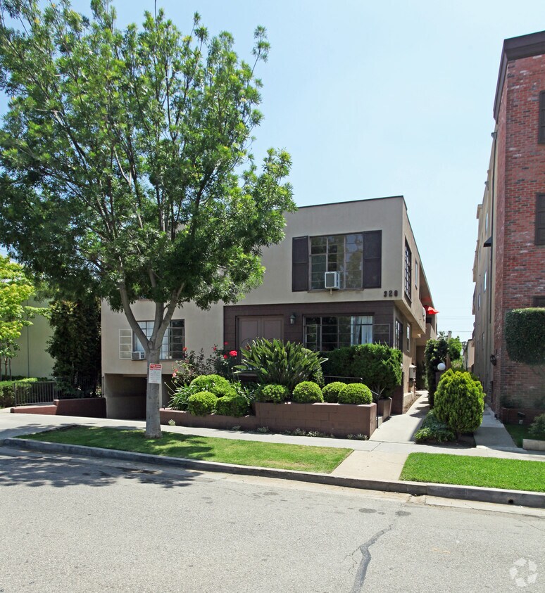 Primary Photo - 320 S Elm Dr