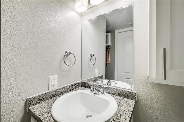 Foto del edificio - 9819 Walnut St