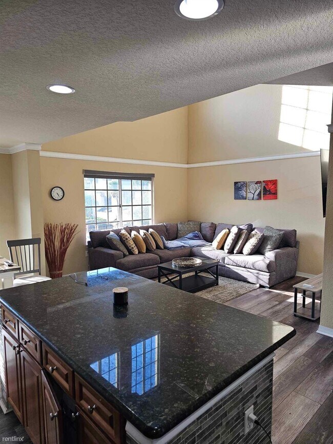 Building Photo - 3 br, 3 bath Townhome - 118 South Obrien S...