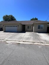 Building Photo - 9292 Loma Ln