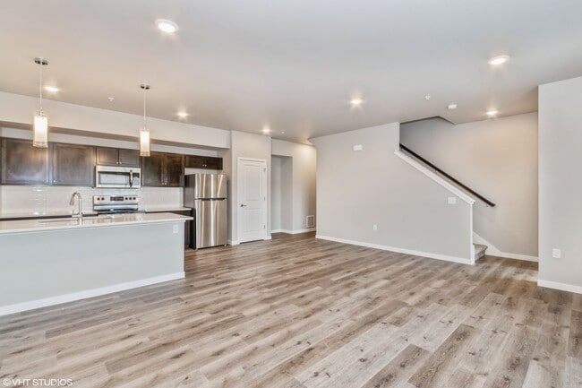 Building Photo - Big Ben Townhomes - 2 Bedroom/1.5 Bathroom