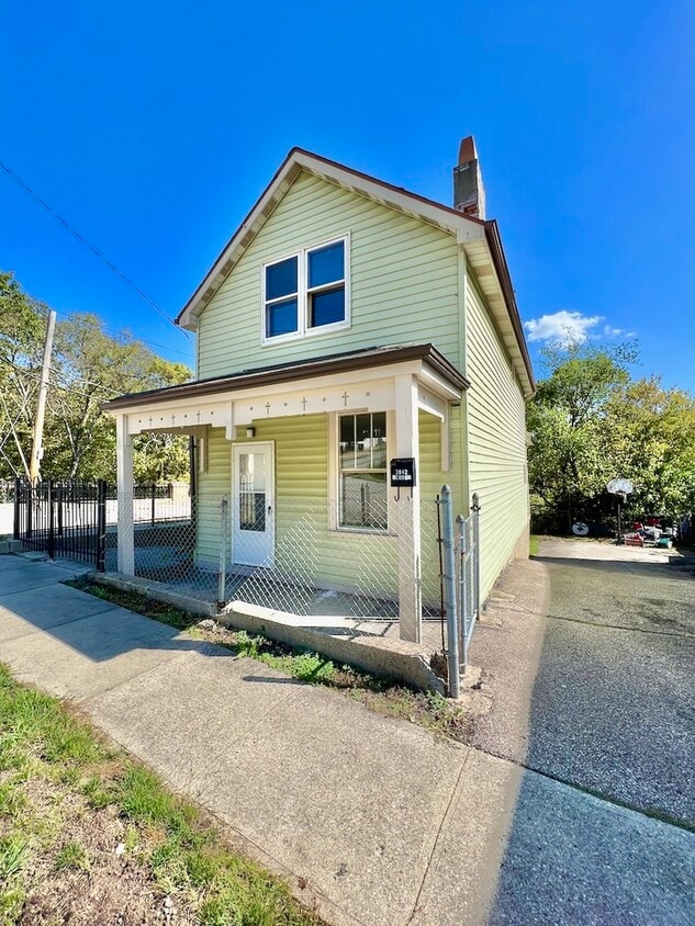 3842 Herron Ave, Cincinnati, OH 45223 House Rental in Cincinnati, OH
