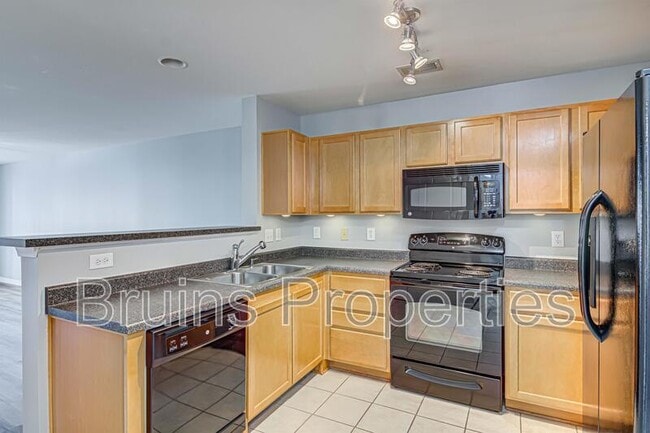 Building Photo - 7108 W Friendly Ave