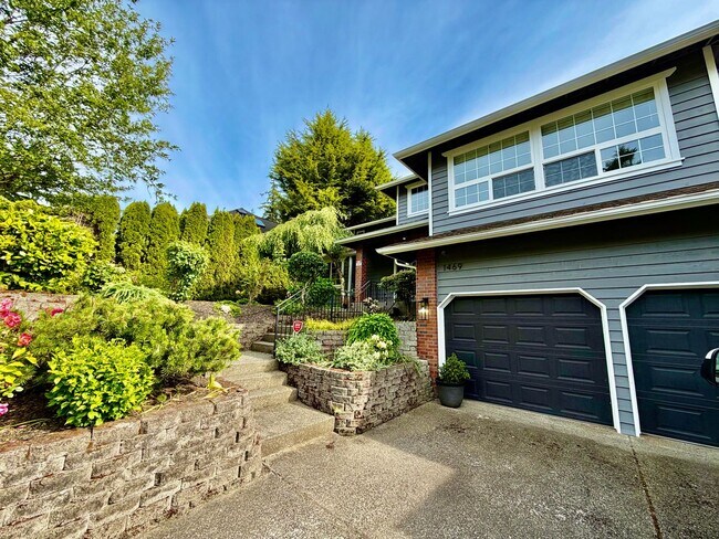 Foto del edificio - Stunning Elliott Pointe View Home in the Heart of Mukilteo