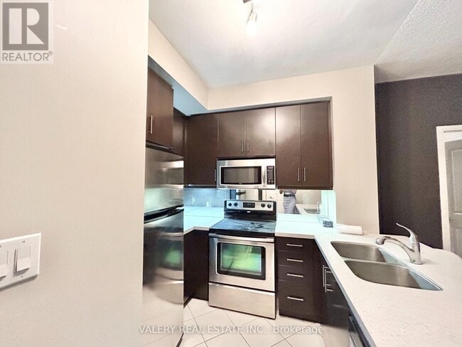 Building Photo - 50 Absolute Ave