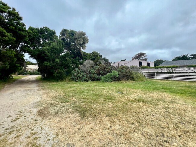 Building Photo - Asilomar Cove - 1 bed 1 bath - all utiliti...