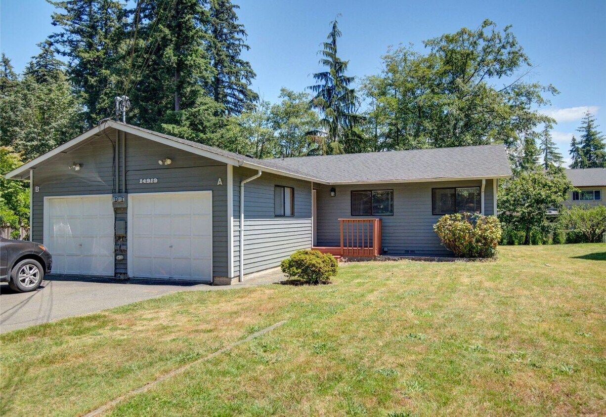 Primary Photo - For Lease Edmonds - 900 Sq. Ft Two o One/B...