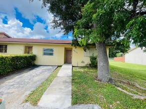 Building Photo - 28120 SW 141st Pl