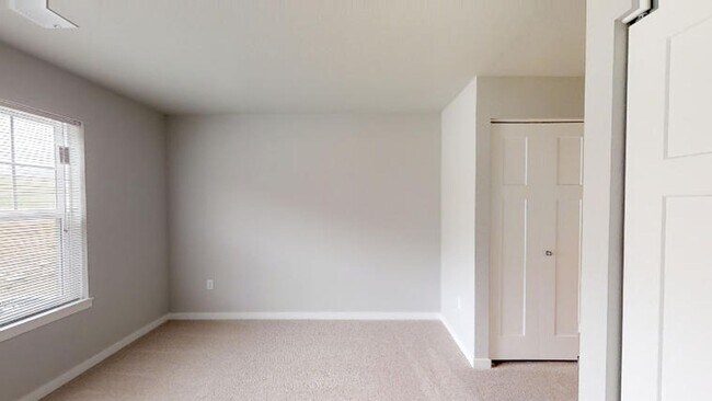 Foto del edificio - Condo Style Lower 1 Bedroom 1 Bathroom Apartment is Available