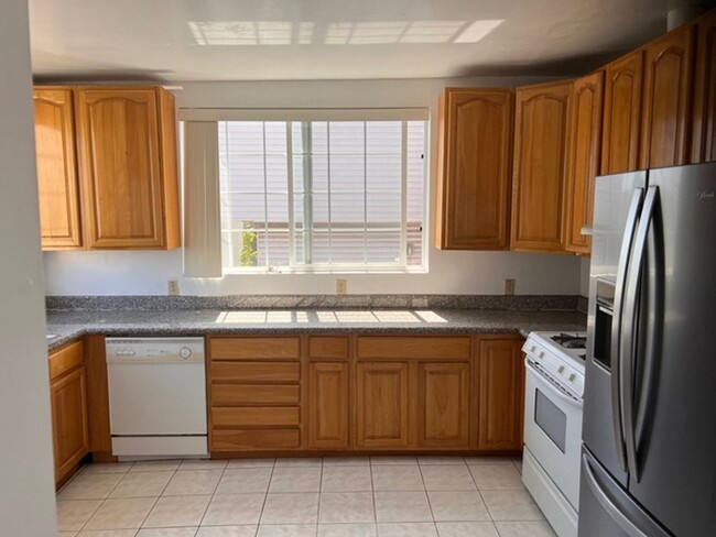 Building Photo - Newly remodeled 2 bedroom 1 bathroom upper...