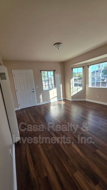 Building Photo - 11307 S Grevillea Ave