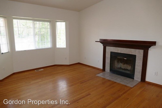 Building Photo - 3 br, 2 bath House - 4728 SE 96th Ave