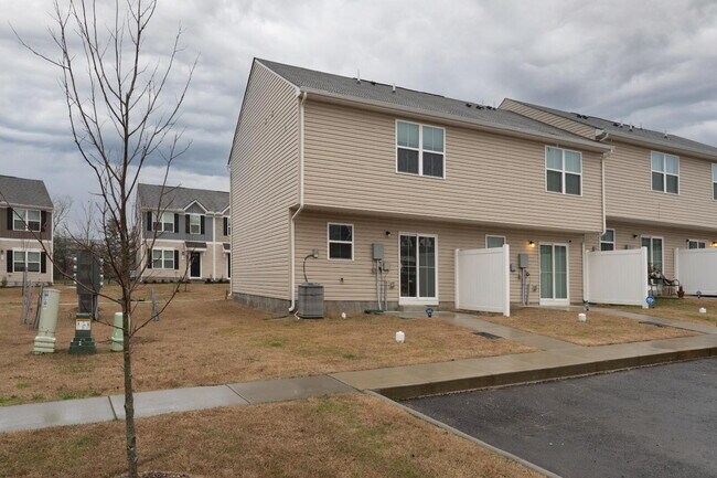 Foto del edificio - 3 bedroom, 2.5 bathroom townhouse.