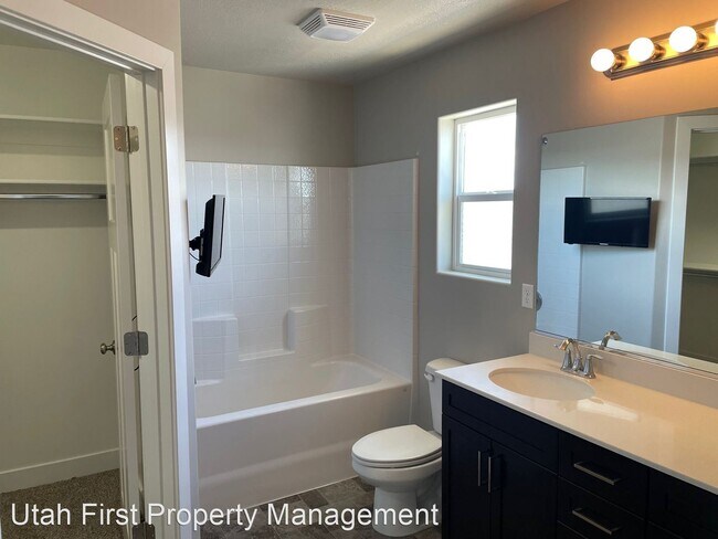Building Photo - 3 br, 2.5 bath House - 1560 S 1450 W #C