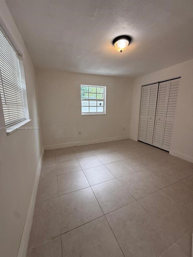 Foto del edificio - 2265 NW 100th St