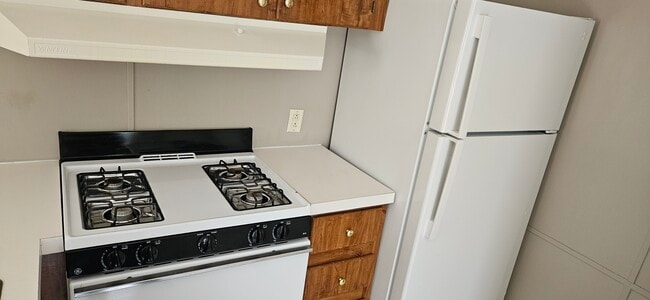 Kitchen 1 - 2 Garner Ln