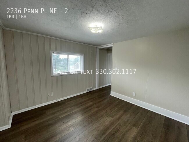 Foto del edificio - One bedroom one bathroom second level apar...