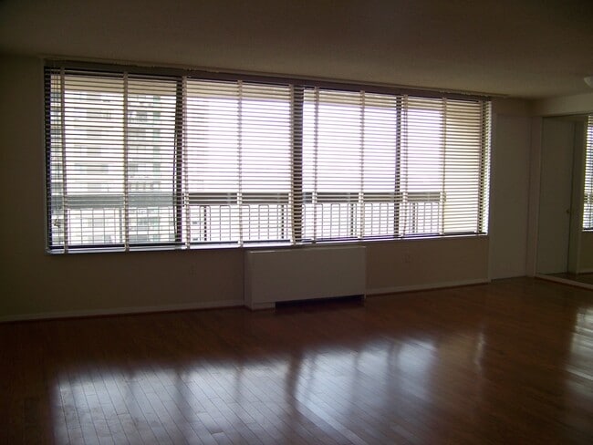 Building Photo - 3705 S George Mason Dr