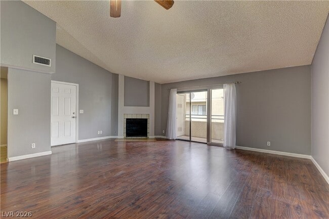 Building Photo - 820 N Sloan Ln