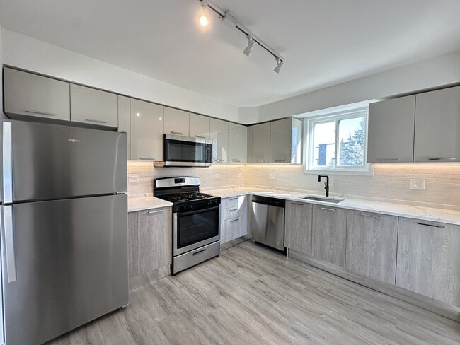 Building Photo - 7621 N Sheridan Rd