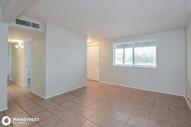 Foto del edificio - 7651 E Poinciana Dr, Tucson, AZ 85730