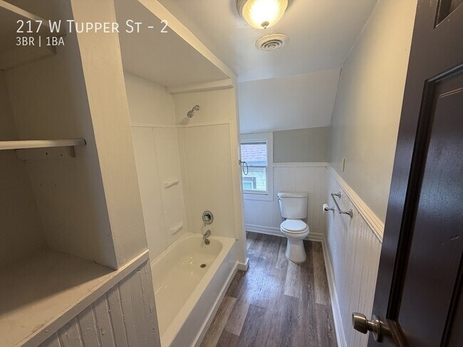 Foto del edificio - 217 W Tupper St