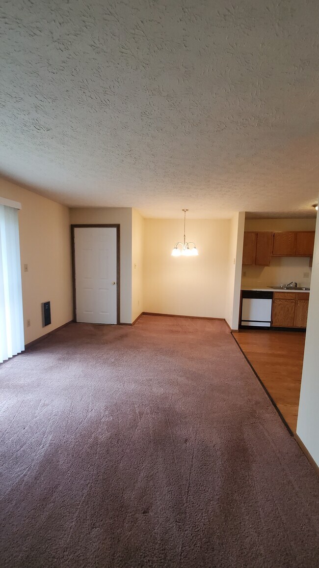 Foto del edificio - 2 bed/ 1 bath 1st floor apartment