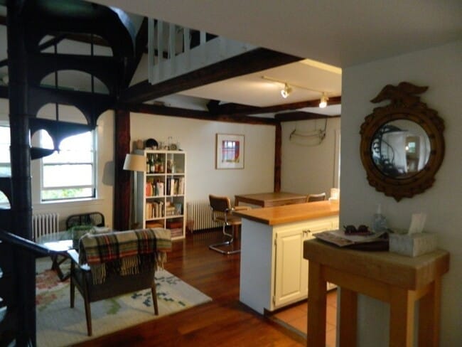 Building Photo - 20 Mechanic St