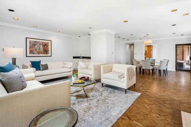 Building Photo - 39 E Schiller St